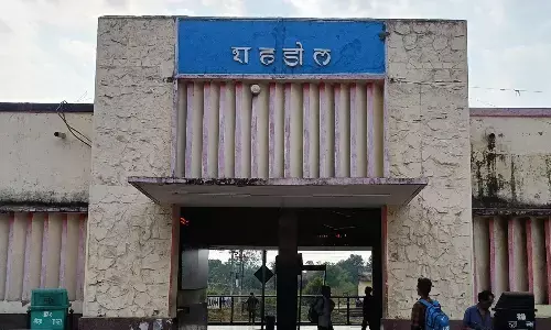 शहडोल स्टेशन में रैंप निर्माण, वाणिज्य और इंजीनियरिंग विभाग के पाले में डाला गेंद