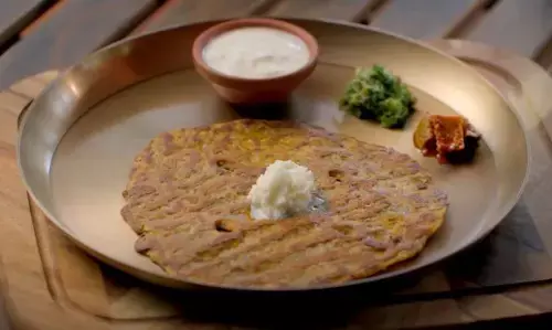 ट्राई करें फेमस महाराष्ट्रियन डिश थालीपीठ, यहां जानिए इंस्टेंट रेसिपी