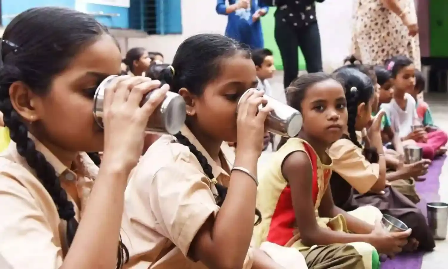 मिड डे मील के ऑनलाइन फ्रॉड में फंसे 32 सरकारी स्कूल