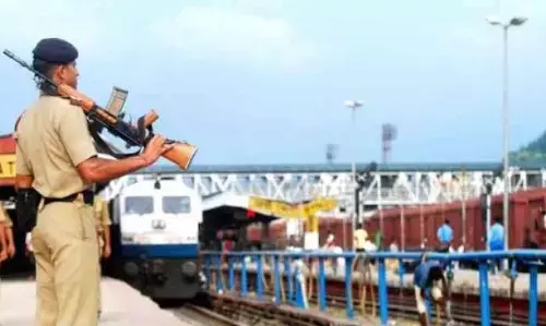 चार माह में 43 बच्चों को बचाया - यात्रियों की सुरक्षा की जिम्मेदारी