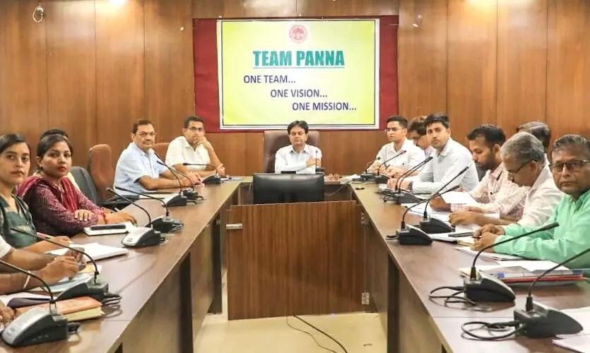 कलेक्टर ने की जल जीवन मिशन के कार्यों की समीक्षा कलेक्टर ने की जल जीवन मिशन के कार्यों की समीक्षा
