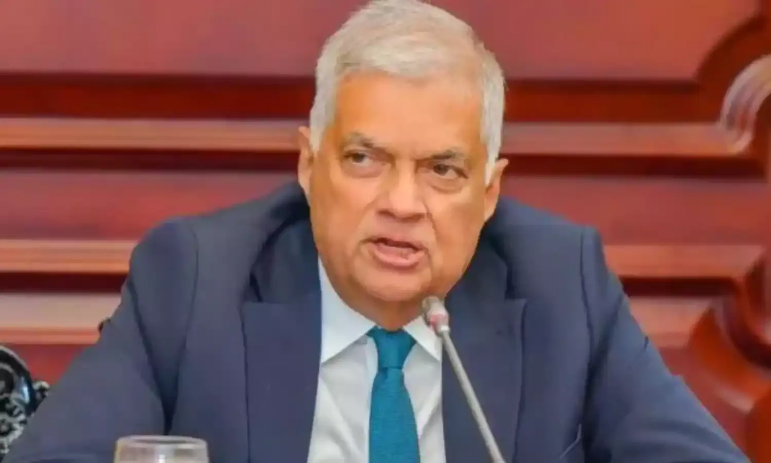 श्रीलंका में राष्ट्रपति विक्रमसिंघे की पार्टी ने चुनाव दो साल टालने के लिए जनमत-संग्रह का दिया सुझाव