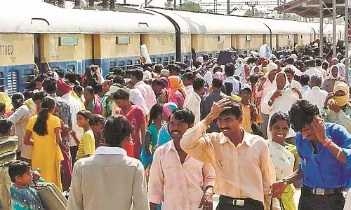 बीमार पड़ रहे यात्री, लू की शिकायतें ज्यादा, जनरल व स्लीपर में और हालत खराब बीमार पड़ रहे यात्री, लू की शिकायतें ज्यादा, जनरल व स्लीपर में और हालत खराब