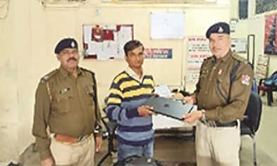 4 महीने में आरपीएफ ने 21 लाख रुपए का लगेज यात्रियों को वापस लौटा दिया 4 महीने में आरपीएफ ने 21 लाख रुपए का लगेज यात्रियों को वापस लौटा दिया