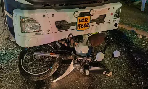 पुणे में फिर हुई सड़क दुर्घटना, ट्रक की टक्कर से दो इंजीनियरिंग छात्रों की मौत