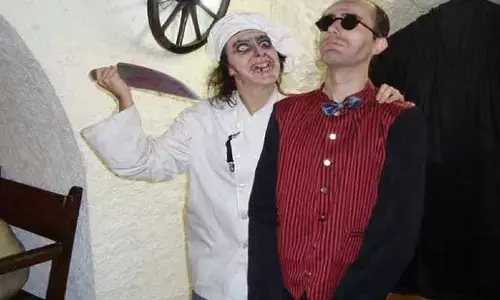 दुनिया का पहला ऐसा डरावना रेस्टोरेंट जहां भूत मेहमानों को परोसते है खाना, लाशें देख लोगों की निकल जाती है चीख....