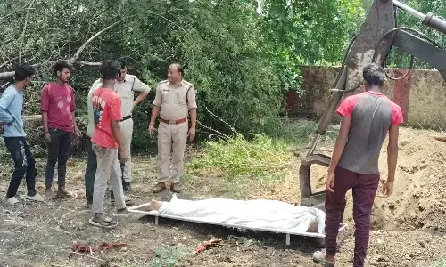 बेटा लाचार, रिश्तेदारों ने मुंह मोड़ा, पुलिस और नगर निगम ने कराया अंतिम संस्कार