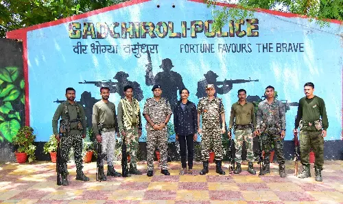 गडचिरोली में 6 लाख के इनामी खूंखार नक्सली ने किया समर्पण, टीम में था उपकमांडर