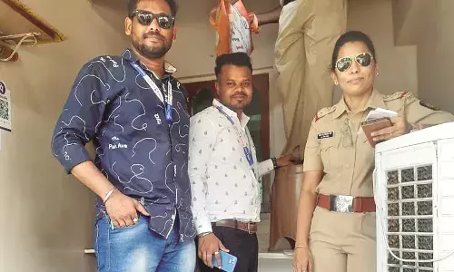 फर्जी आरटीई मामला, कार्यालय में छापा मारकर पुलिस ने दलाल को दबोचा