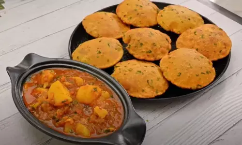 नाश्ते में बनाए मूंग दाल की मसाला पूरी और आलू की सब्जी, यहां जानिए पूरी रेसिपी नाश्ते में बनाए मूंग दाल की मसाला पूरी और आलू की सब्जी, यहां जानिए पूरी रेसिपी