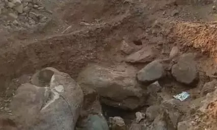 वृहस्पति कुण्ड स्थित बाघिन नदीं में अवैध रूप से चल रहीं हैं हीरा खदानें