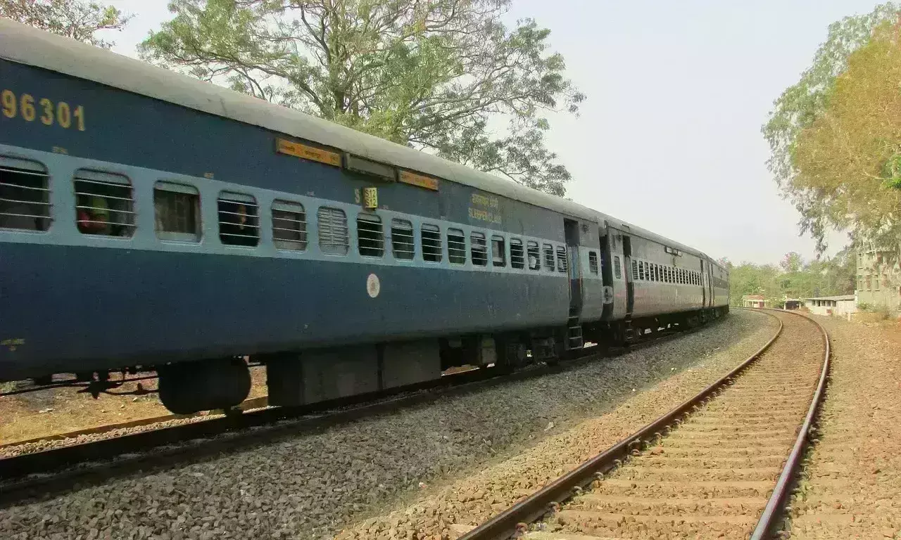 मध्य रेलवे में 3 दिन का महा-ब्लॉक, शुक्रवार-शनिवार और रविवार लोकल सेवाएं रहेंगी प्रभावित