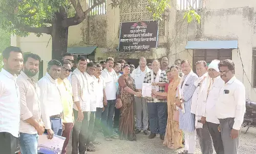 भीषण गर्मी में बिजली की आंखमिचौनी से नागरिक हो रहे परेशान, उग्र आंदोलन की चेतावनी भीषण गर्मी में बिजली की आंखमिचौनी से नागरिक हो रहे परेशान, उग्र आंदोलन की चेतावनी