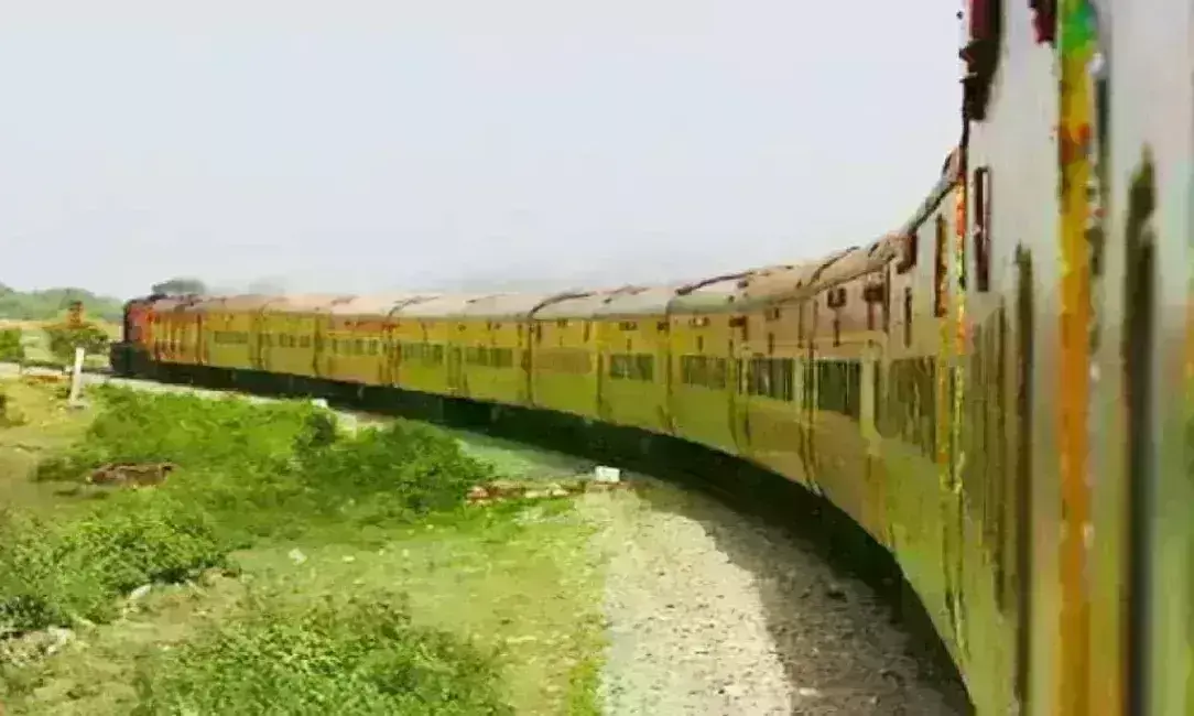 दूरंतो एक्सप्रेस में लगाए जाएंगे एसी-3 के अतिरिक्त कोच, यात्रियों सो सुविधा दूरंतो एक्सप्रेस में लगाए जाएंगे एसी-3 के अतिरिक्त कोच, यात्रियों सो सुविधा