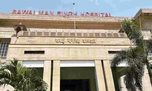 किडनी मामले में महिला का एसएमएस जयपुर में होगा ईलाज, चिकित्सा विभाग ने झुंझुनू में अस्पताल का रजिस्ट्रेशन किया सस्पेंड