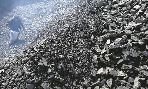 कोल ब्लॉक आवंटन, निदेशक मोहन अग्रवाल को 3 साल और राकेश अग्रवाल को 2 साल की सजा कोल ब्लॉक आवंटन, निदेशक मोहन अग्रवाल को 3 साल और राकेश अग्रवाल को 2 साल की सजा