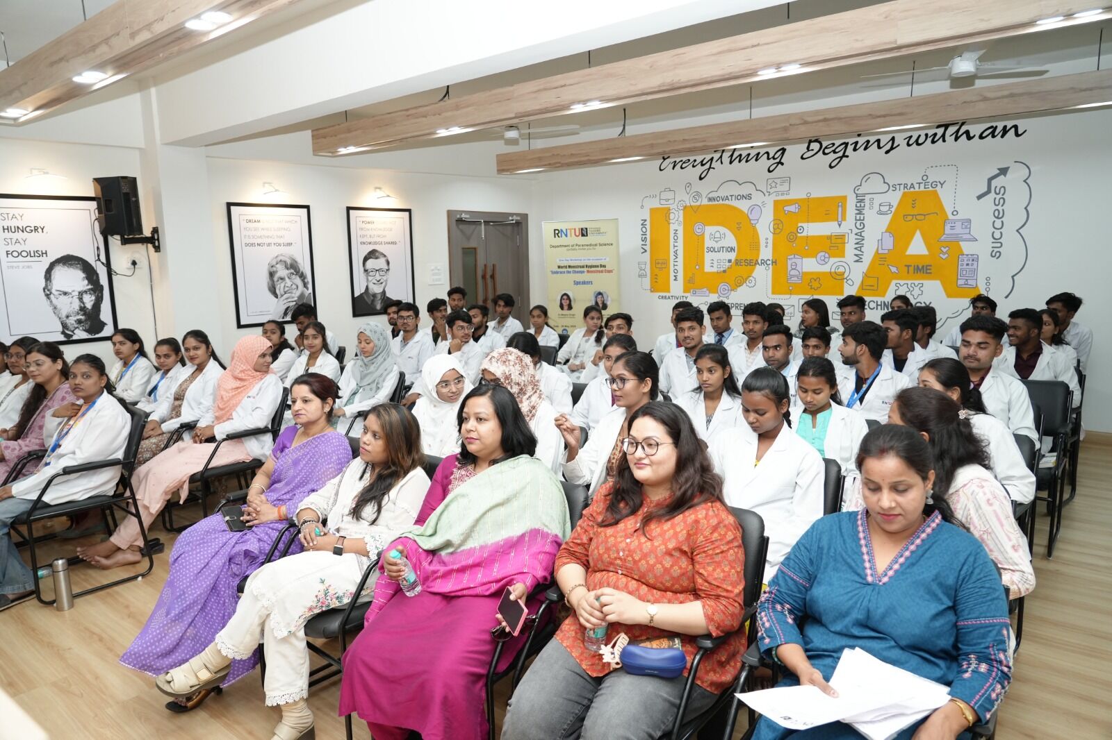 रबीन्द्रनाथ टैगोर विश्वविद्यालय के पैरामेडिकल विभाग द्वारा आयोजित विश्व मासिक धर्म स्वच्छता दिवस पर कार्यशाला संपन्न