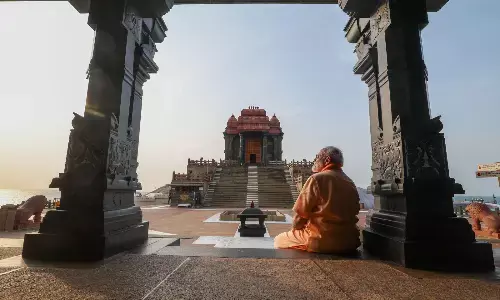 पीएम मोदी का विवेकानंद रॉक मेमोरियल में साधना का दूसरा दिन, कन्याकुमारी में सूर्य को किया नमन