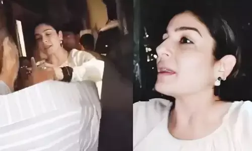 रवीना टंडन और उनके ड्राइवर पर लगा महिलाओं के साथ मारपीट का आरोप, पीड़ित का दावा- नशे में चूर थीं एक्ट्रेस, वाडियो वायरल रवीना टंडन और उनके ड्राइवर पर लगा महिलाओं के साथ मारपीट का आरोप, पीड़ित का दावा- नशे में चूर थीं एक्ट्रेस, वाडियो वायरल