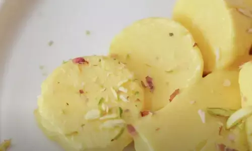 सिर्फ तीन इंग्रीडियंट से बनाए मलाईदार मैंगो कुल्फी, यहां जानिए पूरी रेसिपी