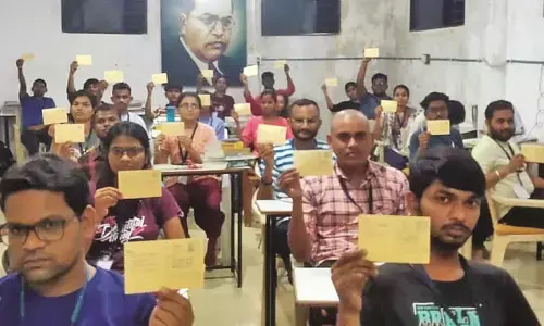 मनुस्मृति के खिलाफ पोस्टकार्ड आंदोलन, नए शैक्षणिक सत्र से श्लोक हटाने की मांग मनुस्मृति के खिलाफ पोस्टकार्ड आंदोलन, नए शैक्षणिक सत्र से श्लोक हटाने की मांग