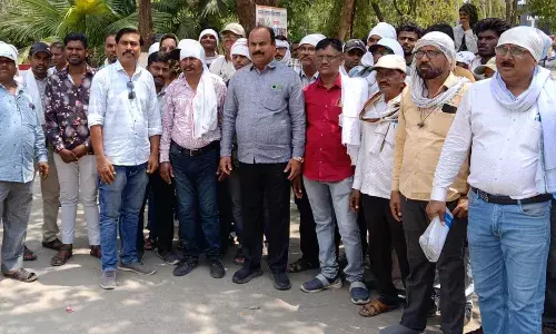 स्मार्ट मीटर से 20 हजार कामगारों पर गिरेगी बेरोजगारी की कुल्हाड़ी स्मार्ट मीटर से 20 हजार कामगारों पर गिरेगी बेरोजगारी की कुल्हाड़ी