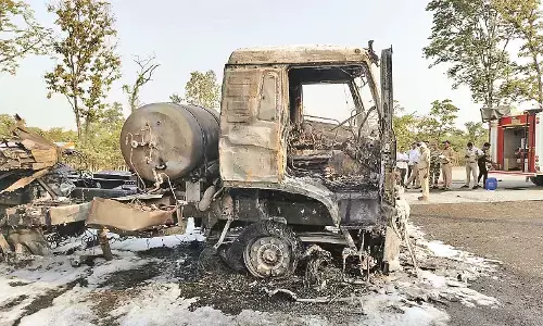 कंटेनर में लगी आग, चालक की मौत, दो घायल, राष्ट्रीय महामार्ग पर हुआ हादसा