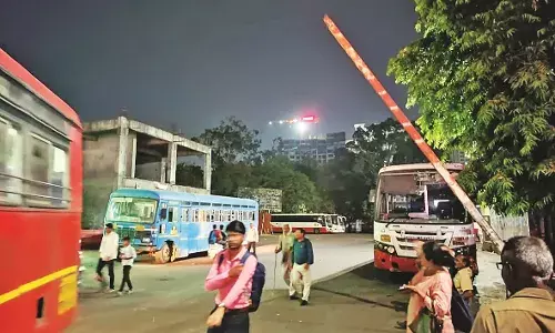 नागपुर के गणेशपेठ बस स्टैण्ड में वर्षों से पार्किंग नहीं , परेशान होते हैं लोग नागपुर के गणेशपेठ बस स्टैण्ड में वर्षों से पार्किंग नहीं , परेशान होते हैं लोग