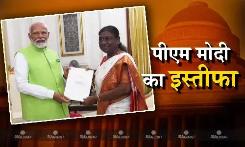 राष्ट्रपति भवन पहुंचे पीएम नरेंद्र मोदी, सौंपा इस्तीफा, 8 जून को ले सकते हैं शपथ