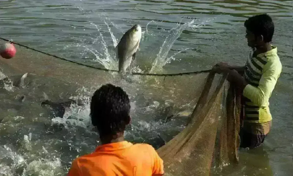 मछली पकड़ने को लेकर दो पक्ष में हुआ विवाद, एक ने दूसरे को जान से मारने की दी धमकी