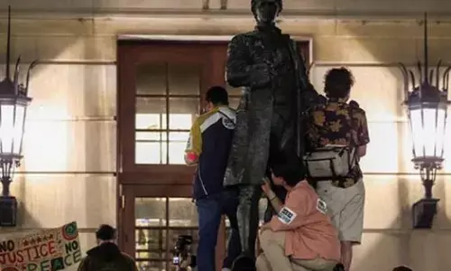फिलिस्तीन के समर्थन में अमेरिका के स्टैनफोर्ड विवि में छात्रों का प्रदर्शन, 12 से ज्यादा लोग गिरफ्तार फिलिस्तीन के समर्थन में अमेरिका के स्टैनफोर्ड विवि में छात्रों का प्रदर्शन, 12 से ज्यादा लोग गिरफ्तार
