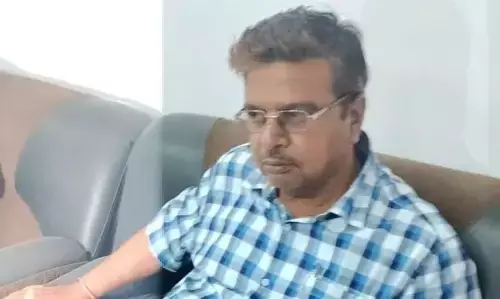 लोकायुक्त टीम ने नगरनिगम में मारा छापा, सब इंजीनियर को 11 हजार रुपये की रिश्वत लेते रंगे हाथ पकड़ा लोकायुक्त टीम ने नगरनिगम में मारा छापा, सब इंजीनियर को 11 हजार रुपये की रिश्वत लेते रंगे हाथ पकड़ा