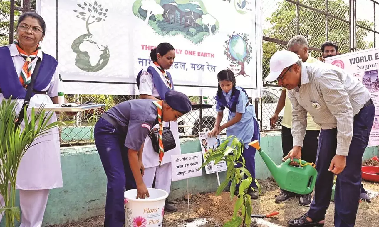 संस्थाएं पर्यावरण को बचाने के लिए आगे आईं, तरह-तरह के कार्यक्रम में पर्यावरण संरक्षण की शपथ