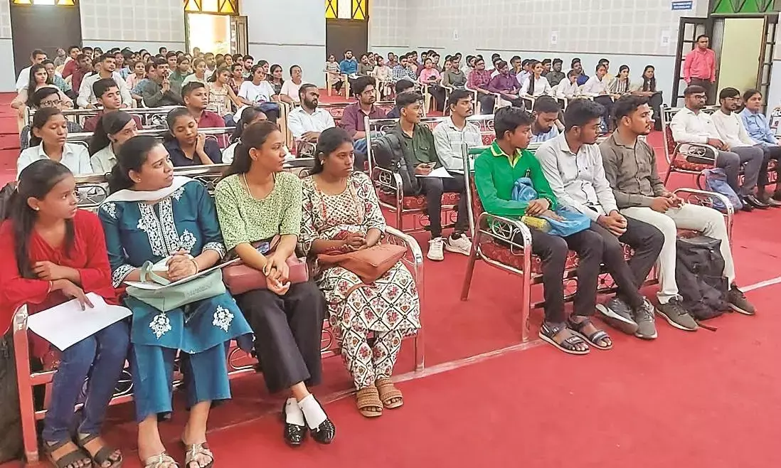 यूनिवर्सिटी प्लेसमेंट ड्राइव में 93 विद्यार्थियों का चयन, 2500 को मिला रोजगार