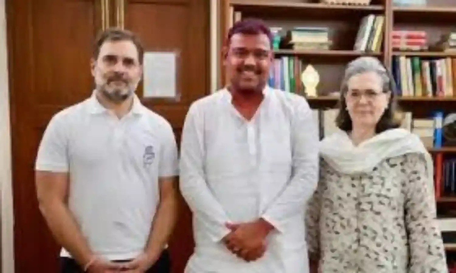 निर्दलीय विशाल पाटील ने दिया कांग्रेस को समर्थन ,विधानसभा के लिए जुटे नेता