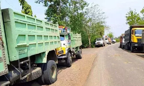 वर्धा के साती रेत घाट पर कलेक्टर और एसपी ने मारा छापा , 9 आरोपी गिरफ्तार वर्धा के साती रेत घाट पर कलेक्टर और एसपी ने मारा छापा , 9 आरोपी गिरफ्तार