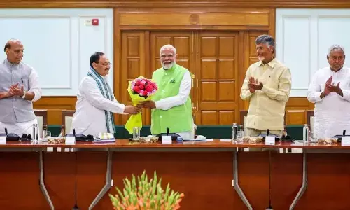 राष्ट्रपति ने एनडीए को दिया सरकार बनाने का न्यौता, गठबंधन के नेताओं ने राष्ट्रपति से मुलाकात कर पेश किया था सरकार बनाने का दावा