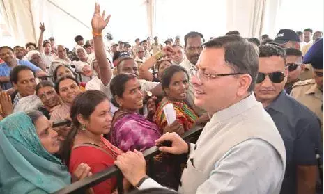मुख्यमंत्री पुष्कर सिंह धामी ने चार धाम यात्रा पंजीकरण केन्द्र का स्थलीय निरीक्षण कर व्यवस्थाओं का जायजा लिया