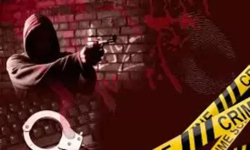 आपस में बांट लिए थे एक लाख, पैसे और बाइक के साथ दो आरोपी गिरफ्तार आपस में बांट लिए थे एक लाख, पैसे और बाइक के साथ दो आरोपी गिरफ्तार