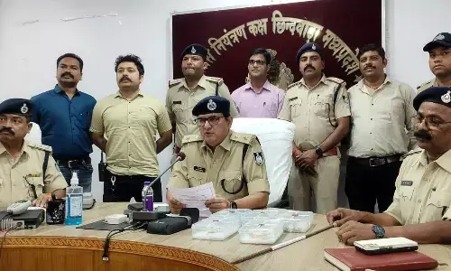 सूने आवास में सेंधमारी करने वाला चोर गिरफ्तार, तीन लाख रुपए कीमत के जेवर जब्त