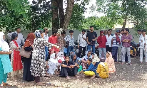 शिवपुरी में घायल अवस्था में मिला युवक, मौत, परिजनों ने थाना परिसर में किया हंगामा शिवपुरी में घायल अवस्था में मिला युवक, मौत, परिजनों ने थाना परिसर में किया हंगामा