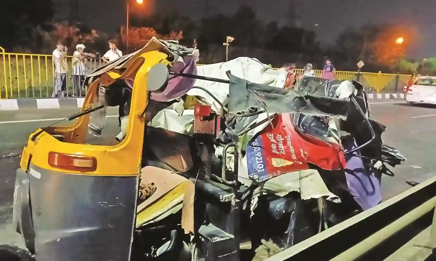कोराडी रोड पर हादसा - कार ने ऑटो रिक्शा को मारी जोरदार टक्कर, 11 हुए घायल