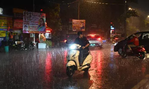 मुंबई में मानसून की दस्तक, समय से दो दिन पहले ही शुरू हो गई रिमझिम बरसात मुंबई में मानसून की दस्तक, समय से दो दिन पहले ही शुरू हो गई रिमझिम बरसात