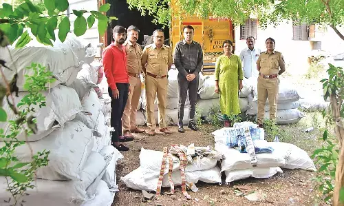 पान-मसाला-तंबाकू से लदा कंटेनर पकड़ा, मध्यप्रदेश से बड़े पैमाने पर हो रही तस्करी पान-मसाला-तंबाकू से लदा कंटेनर पकड़ा, मध्यप्रदेश से बड़े पैमाने पर हो रही तस्करी