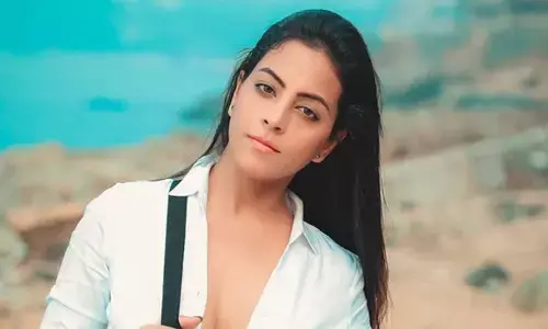 ओशिवरा इलाके के फ्लैट में फंदे से लटका मिला अभिनेत्री का शव, चल रही थी दवा ओशिवरा इलाके के फ्लैट में फंदे से लटका मिला अभिनेत्री का शव, चल रही थी दवा