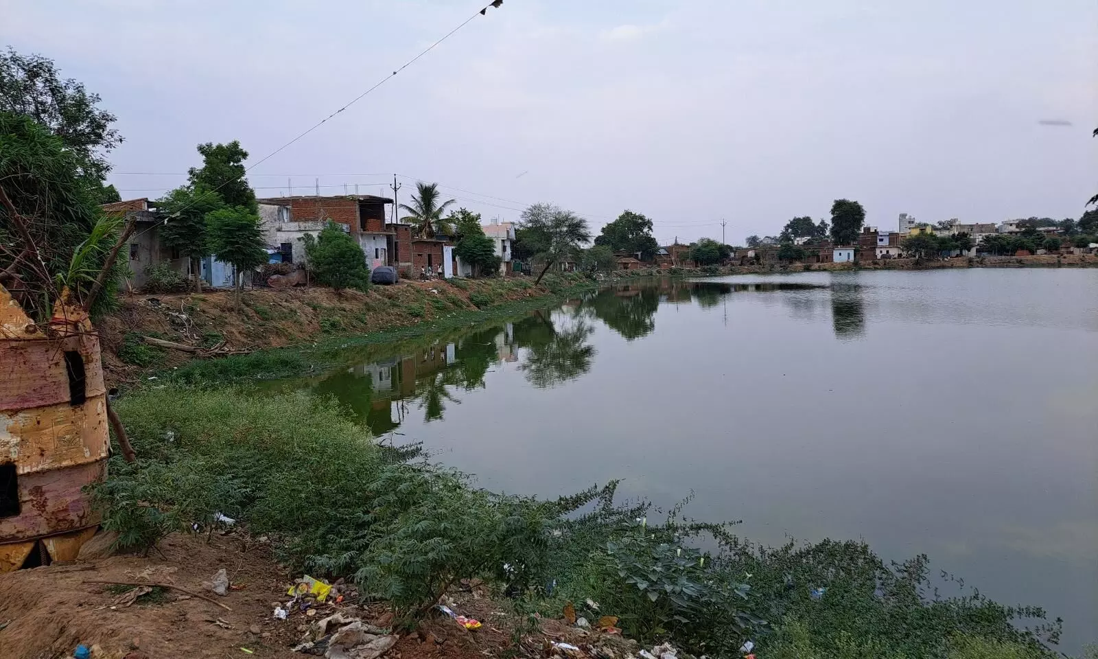 अतिक्रमण से समाप्त हो रहा तालाबों का अस्तित्व अतिक्रमण से समाप्त हो रहा तालाबों का अस्तित्व