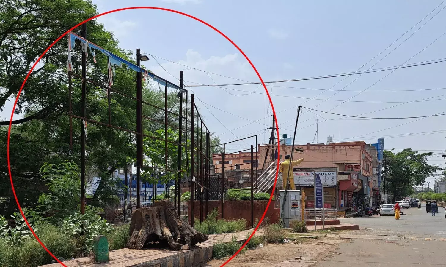 दस साल से तने हैं पर टैक्स वसूली का नहीं दिया नोटिस, नुकसान का आंकलन भी नहीं