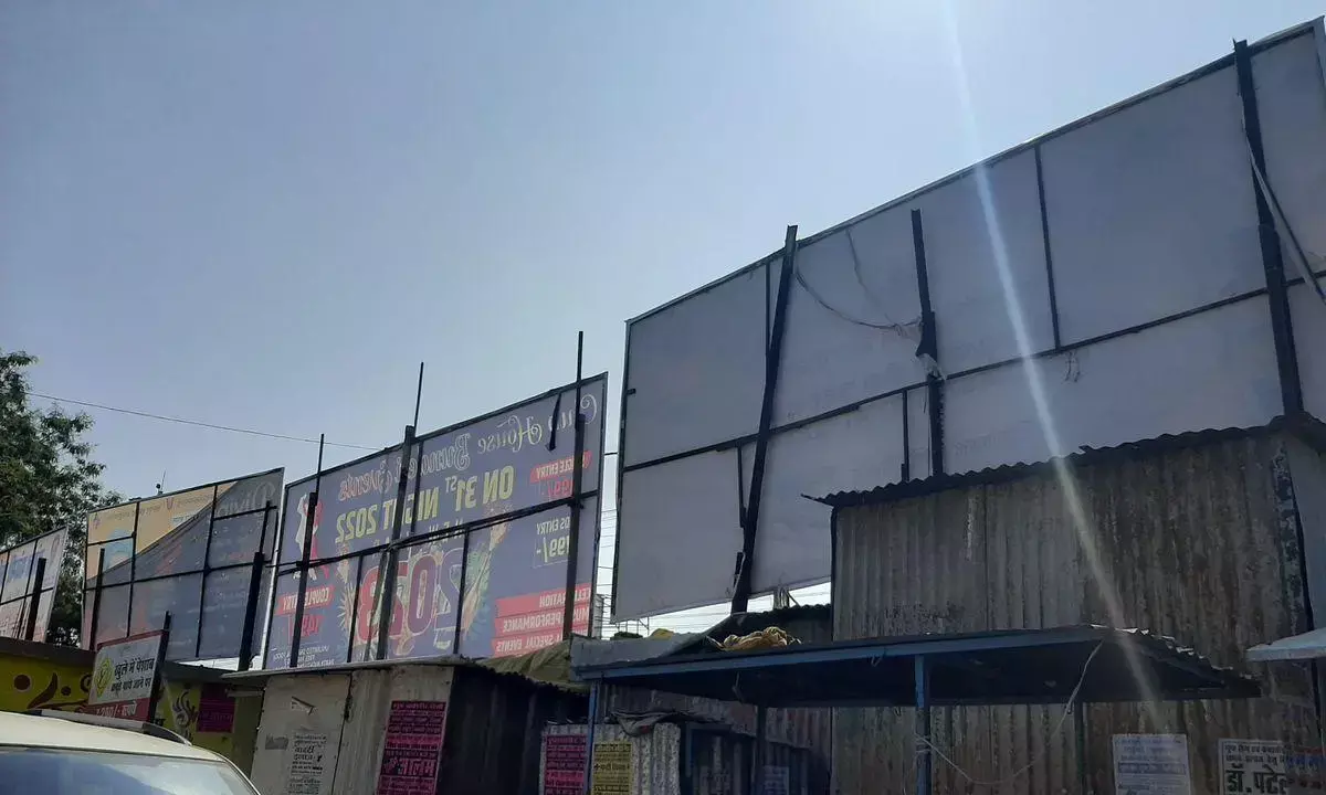 दस साल से तने हैं पर टैक्स वसूली का नहीं दिया नोटिस, नुकसान का आंकलन भी नहीं