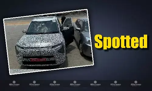 Kia Carens Facelift टेस्टिंग के दौरान फिर हुई स्पॉट, सामने आई फ्रंट डिजाइन