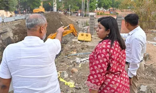 अंबाझरी बांध मजबूतीकरण तेज, विभागीय आयुक्त बिदरी ने किया निरीक्षण